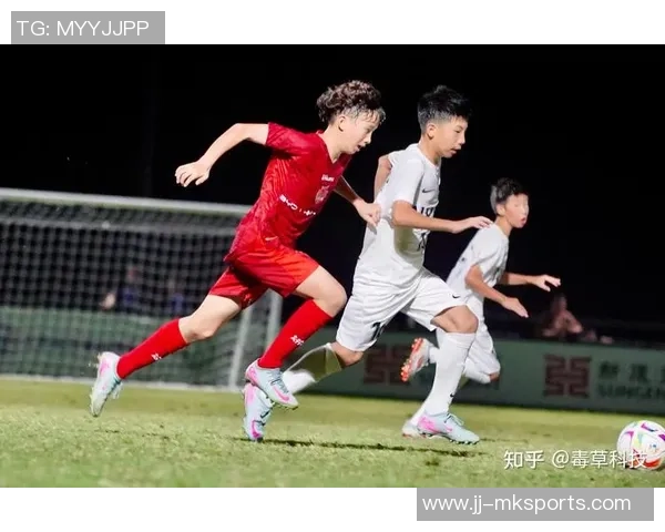 开心足球俱乐部携手青少年培养足球梦想助力未来运动员成长之路